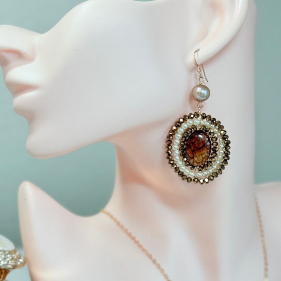 Elegant Brown and Pearl Earrings - Picture 3 of 7